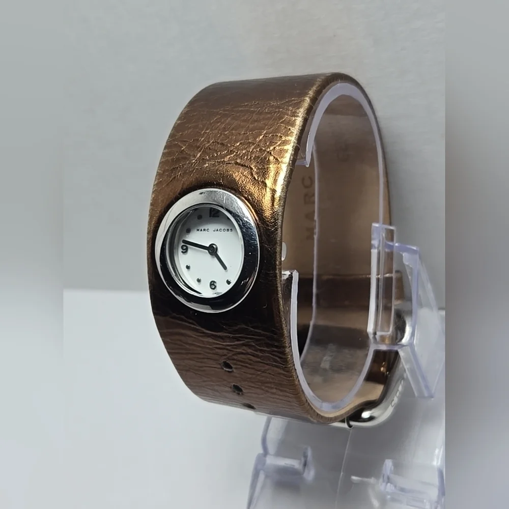 Womens Marc Jacobs MBM2004 Wrist Watch Leather Band Belt Buckle New Battery